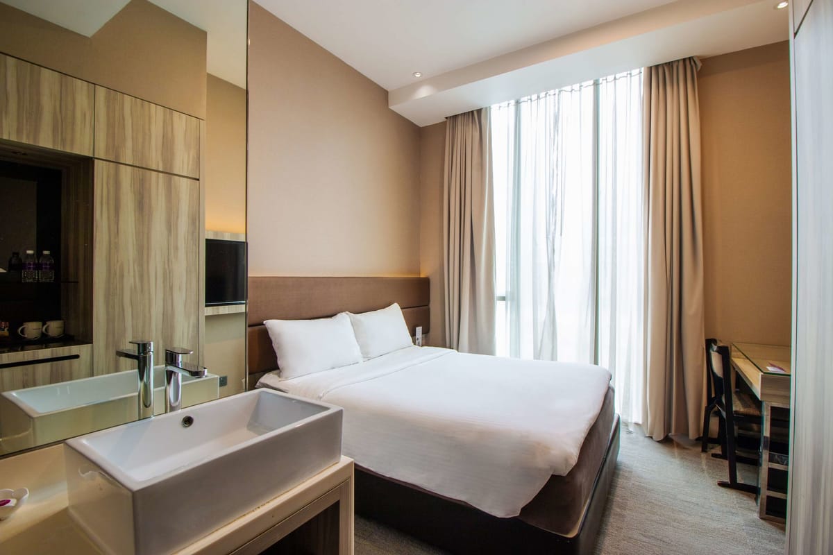 Aqueen Hotel Paya Lebar — 2