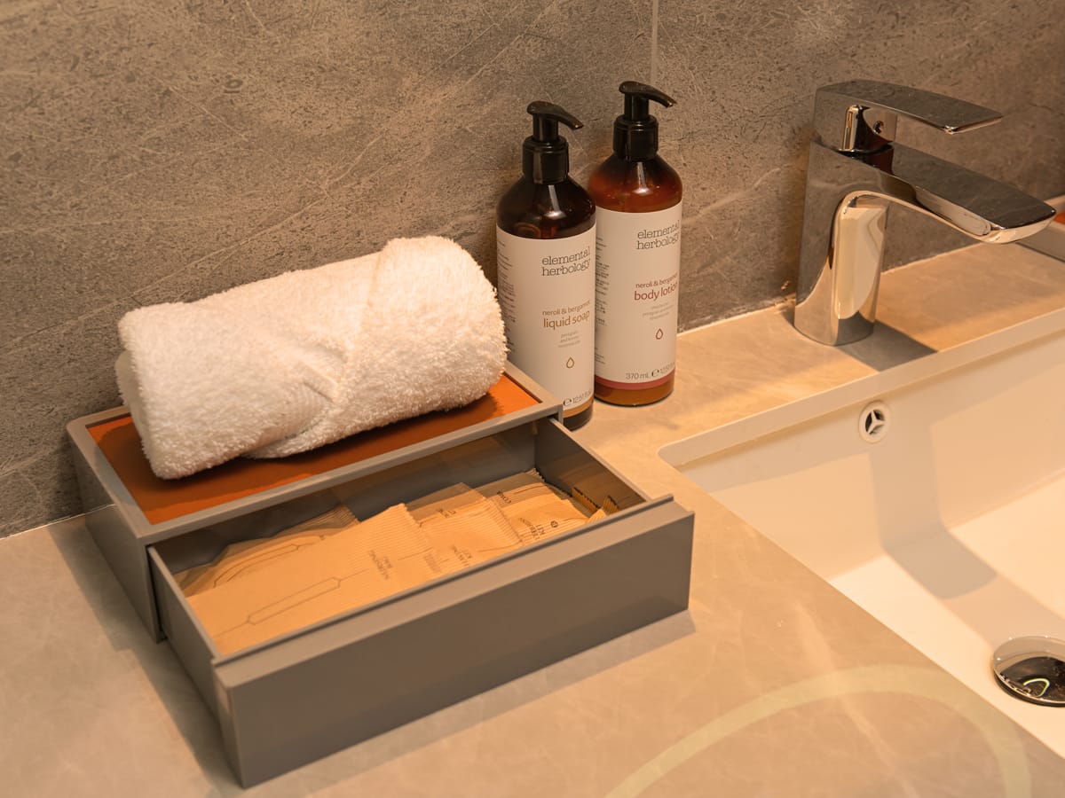 Model J Hotel Jakarta Soekarno-Hatta Airport (曼居酒店 雅加达苏加诺哈达机场店) — 4