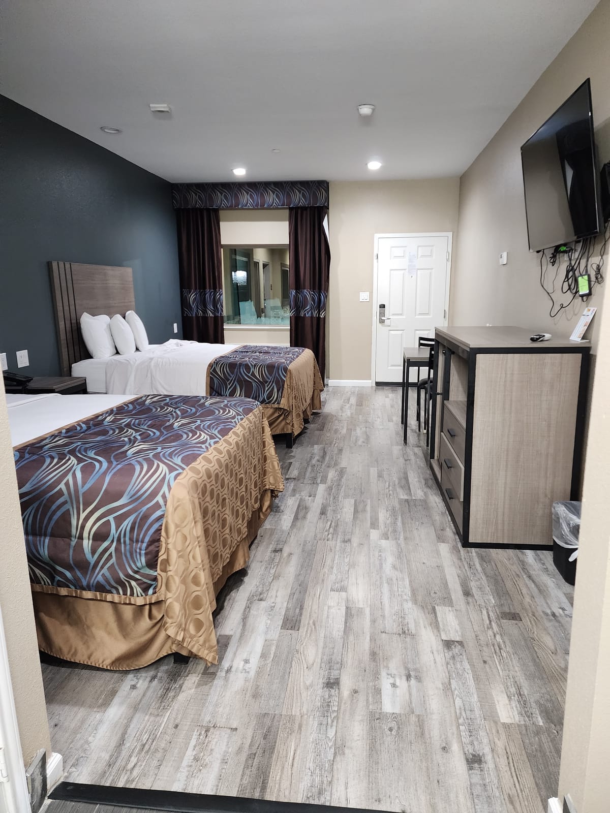 Budget Host Inn and Suites — 1