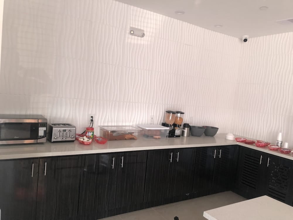 Budget Host Inn and Suites — 4