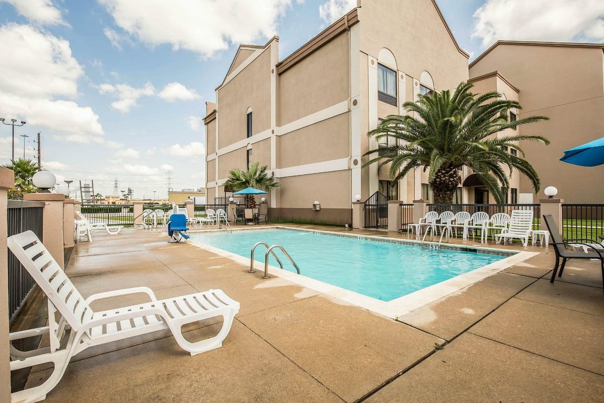 Comfort Suites Stafford Sugarland — 1