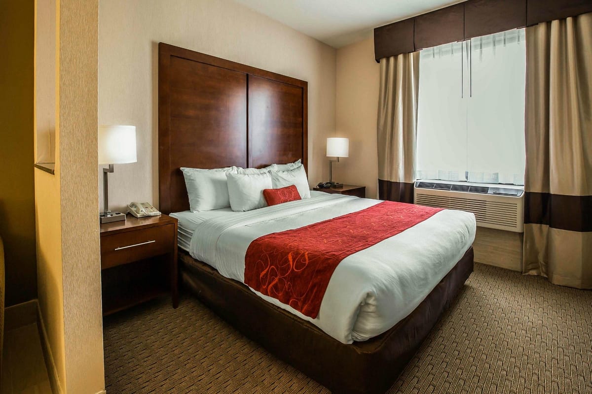 Comfort Suites Stafford Sugarland — 2