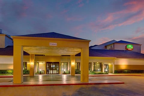 Courtyard by Marriott Houston Westchase — 3