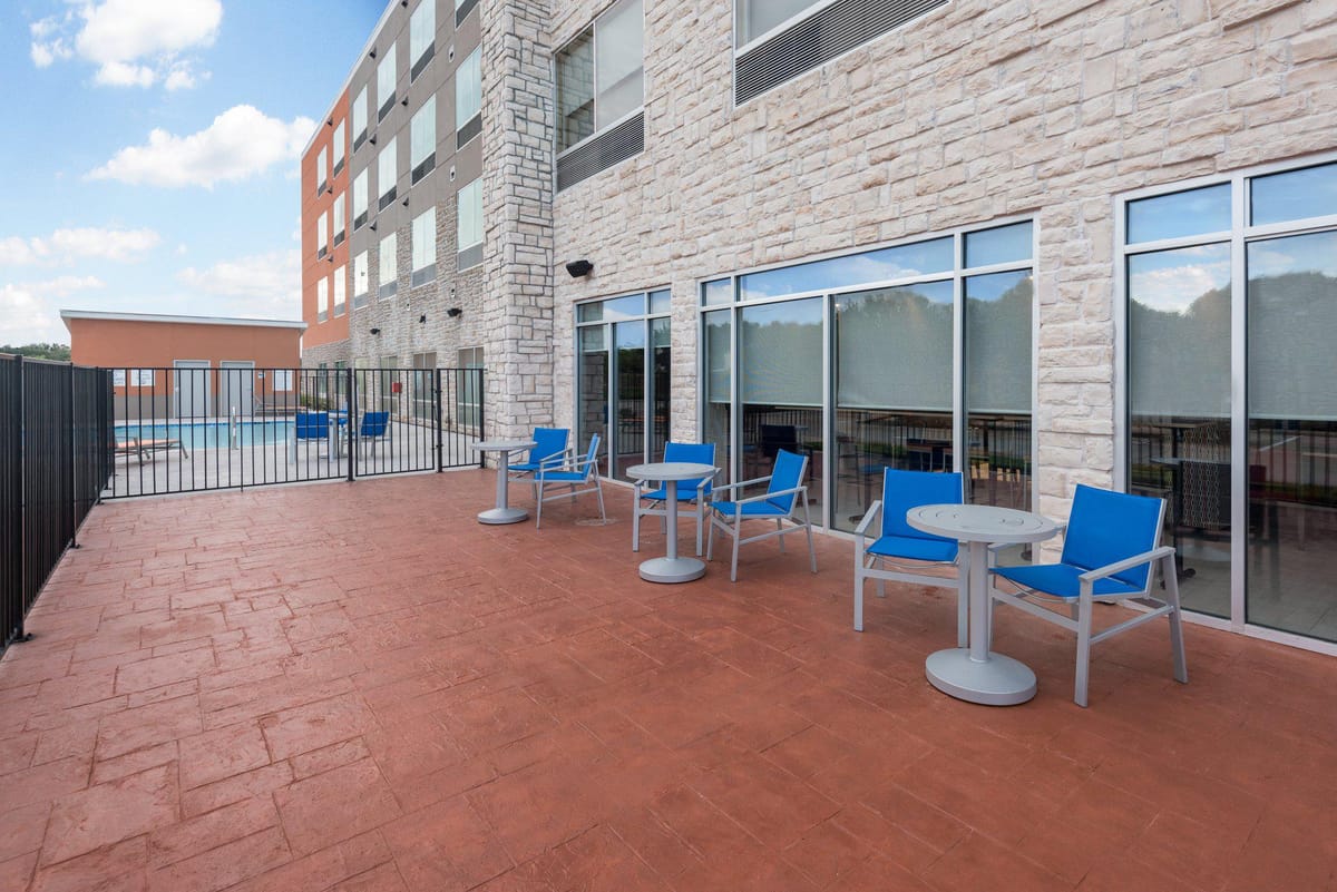 Holiday Inn Express & Suites Sugar Land SE - Missouri City by IHG — 3