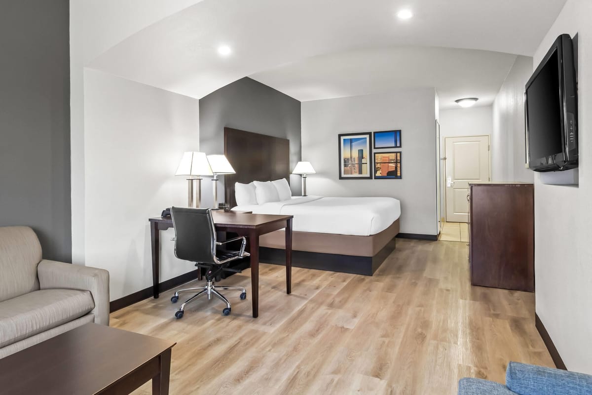 La Quinta Inn & Suites by Wyndham Houston Energy Corridor — 1