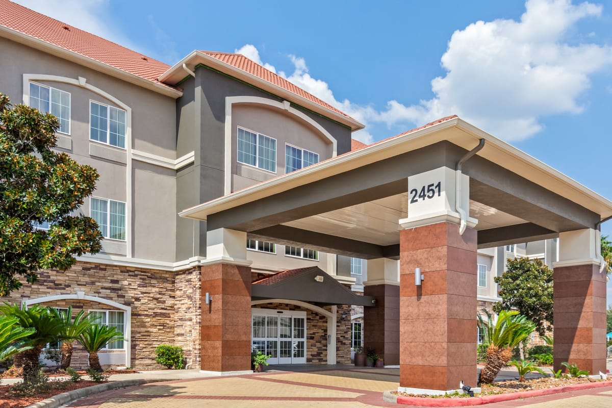 La Quinta Inn & Suites by Wyndham Houston Energy Corridor — 2