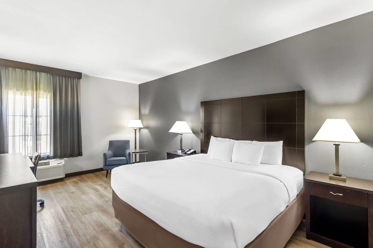 La Quinta Inn & Suites by Wyndham Houston Energy Corridor — 3