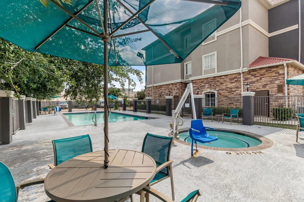 La Quinta Inn & Suites by Wyndham Houston Energy Corridor — 4