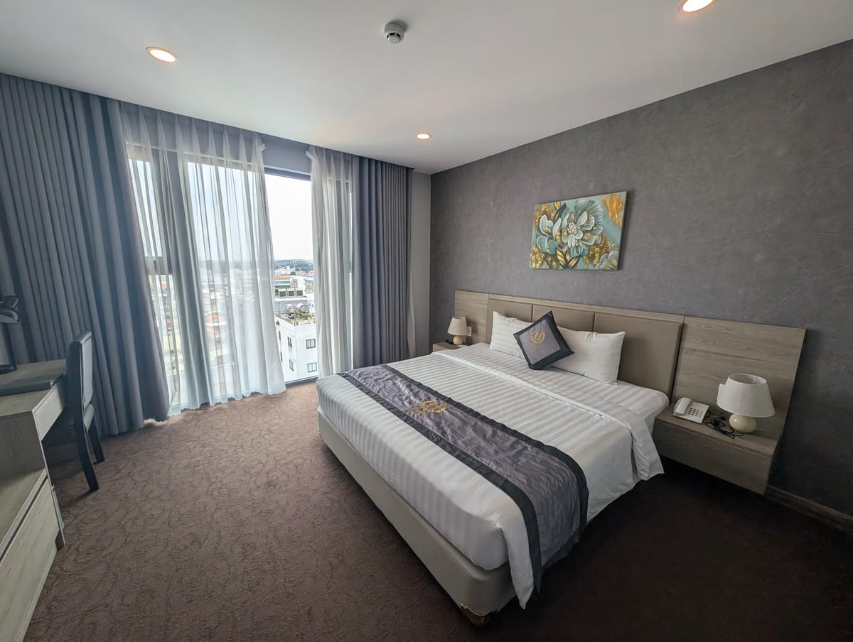 Hera Luxury Hotel - Tan Son Nhat Airport