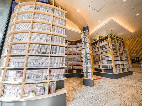 QUINTESSA Tokyo Haneda Comic & Books — 4