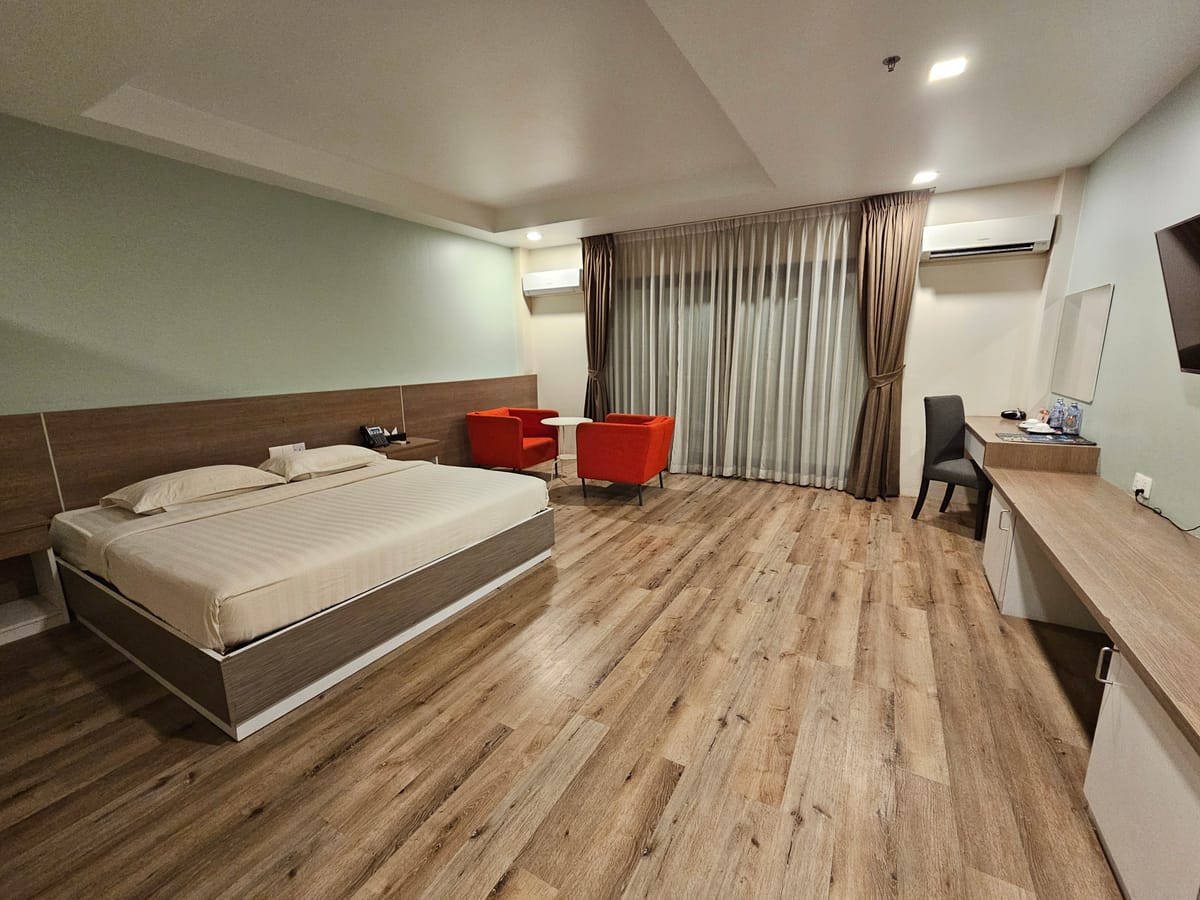 Airport Avenue Hotel — 3