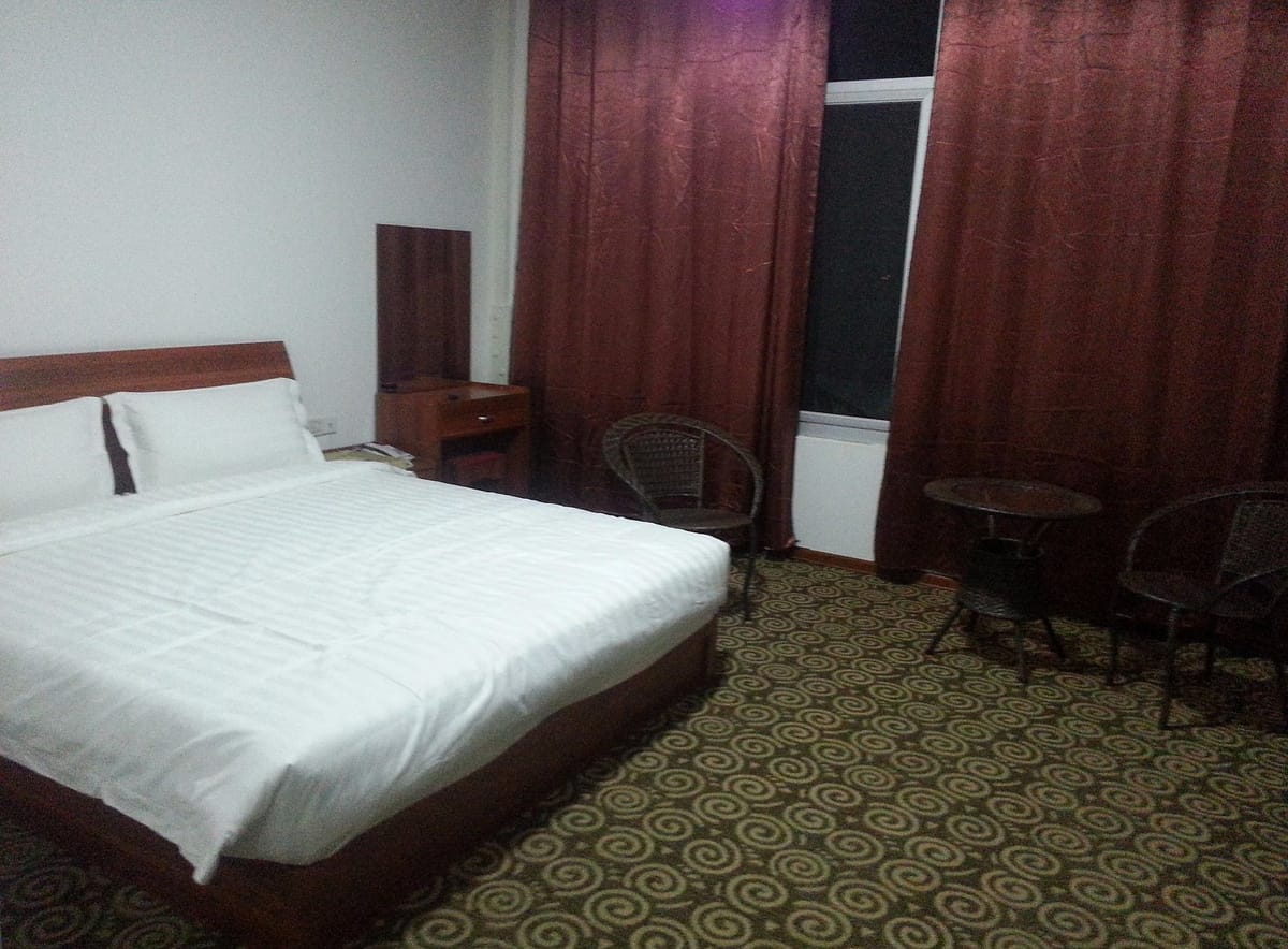 Diamond Lake Hotel — 5